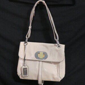 BADGLEY MISCHKA | OS 9.5 x 12.5 x 1.5 to 5 inches | Expandable White Handbag